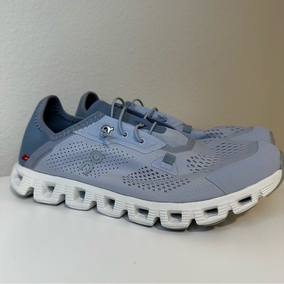 On Running CloudCoast Sneakers in Blue and White - Picture 2 of 9